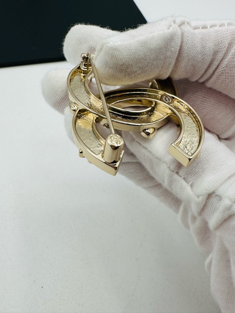Chanel Pink Enamel Brooch Vintage - Picture 8 of 11